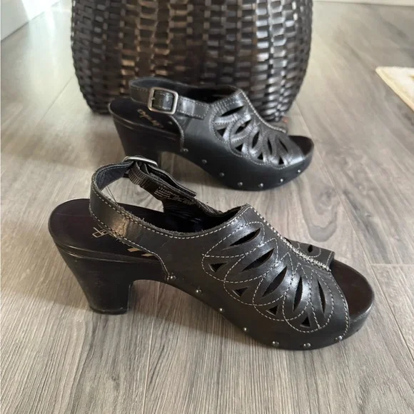 Dansko Black Cutout Women's Sandals Size 8.5 - Picture 9 of 13
